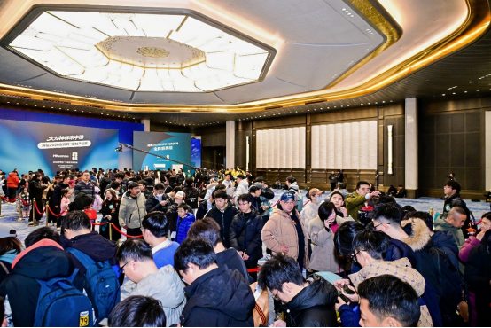 “人形大力神杯”成功挑战吉尼斯 海信2026世界杯定制产品展现冠军实力(图6)